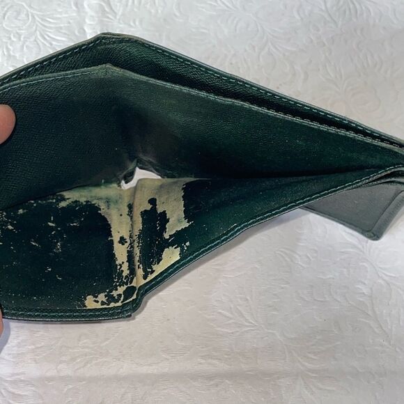Authentic Men’s Louis Vuitton Green Leather Wallet - Picture 12 of 14